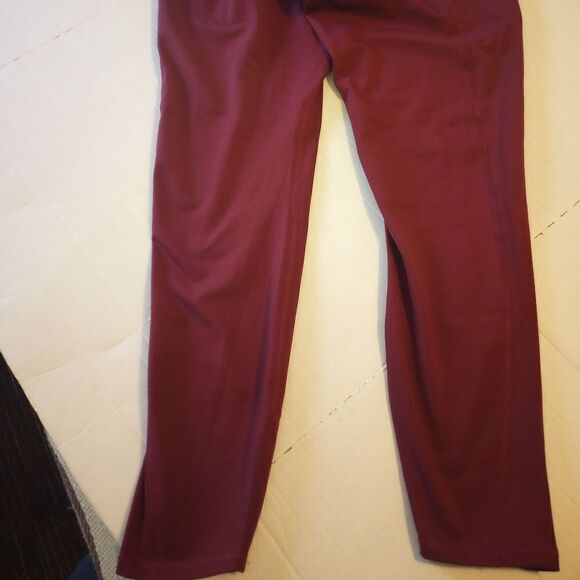 New members mark performance leggings with zipper pockets - Picture 5 of 7